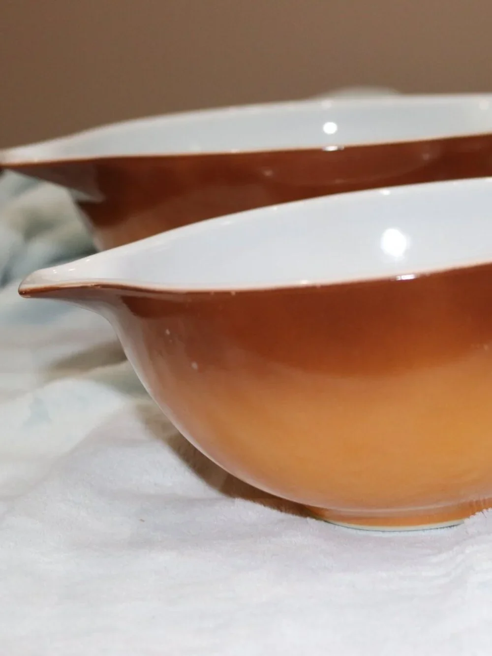 Vintage Pyrex Old Orchard mixing/serving bowl set with pour spouts.